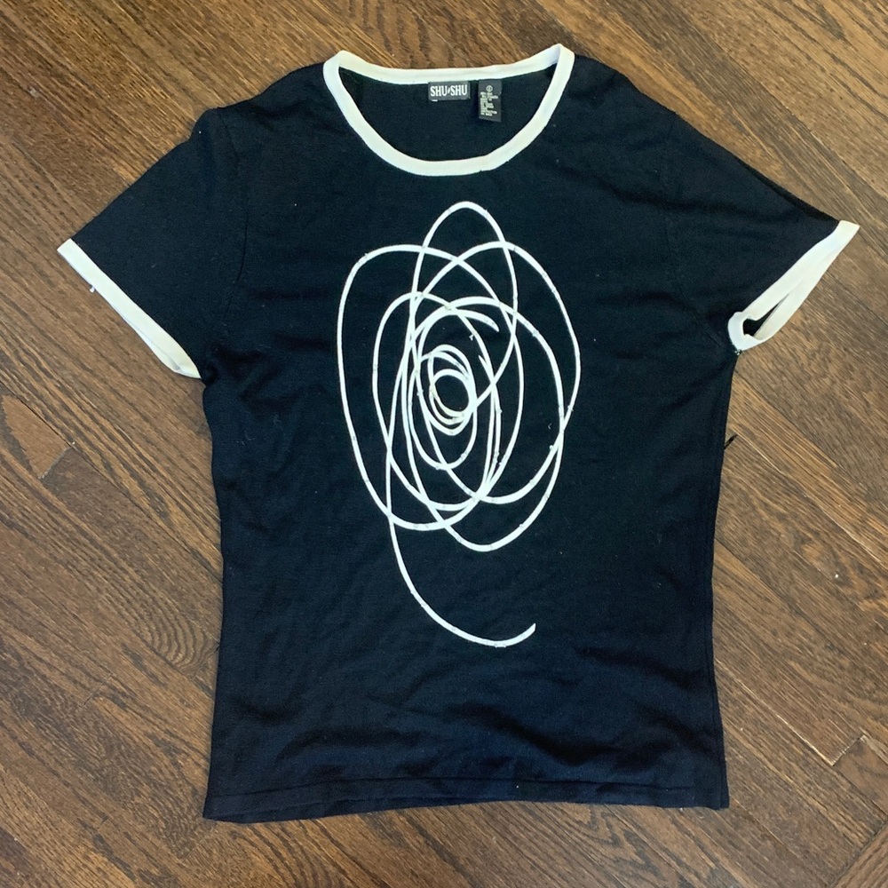 Stylish Vintage 90s Black and White Graphic Tee